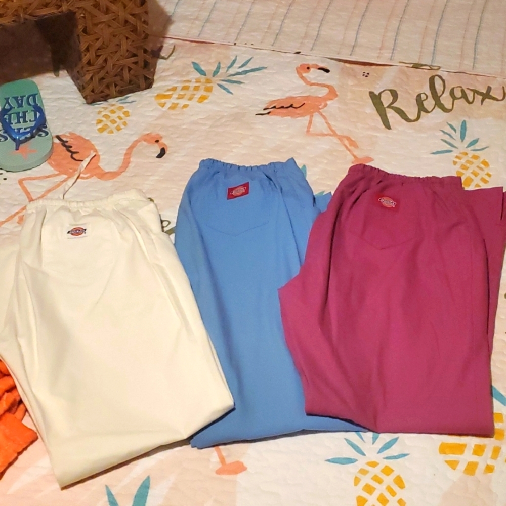 3 pairs of Dickie scrub pants sz small. 👖 👖 👖